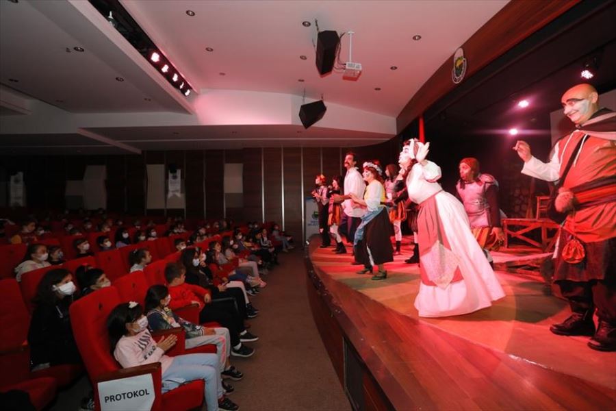 İnegöl Belediyesi Çocuk Tiyatro Günleri Başladı