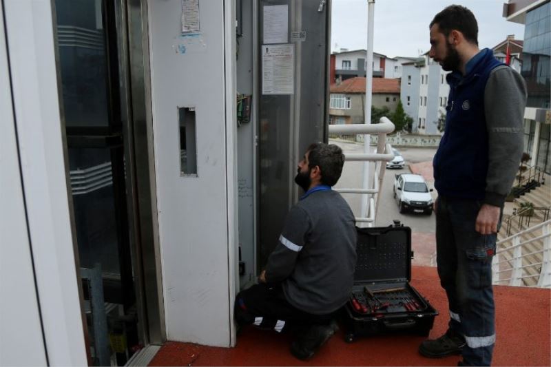 Bu kez asansörün çağrı butonunu çaldılar!