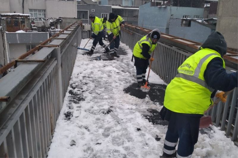 Bursa Büyükşehir yayaların da yollarını açıyor