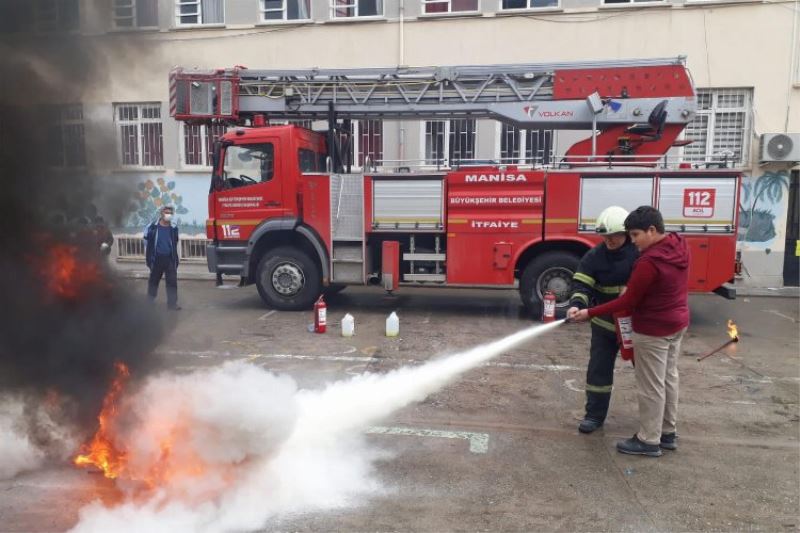 Manisa Büyükşehir İtfaiyesinden binlerce öğrenciye temel eğitim