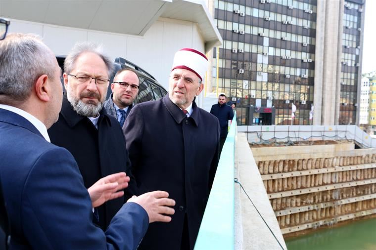 Diyanet İşleri Başkanı Erbaş, Kosova’daki  Cami inşaatını inceledi