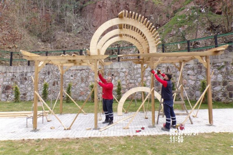 İzmit Belediyesi Cedit’e kazandırdığı  parkta son dokunuşları yapıyor