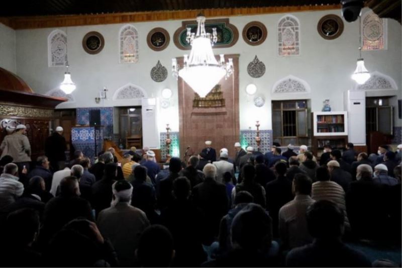 Ayasofya Camii İmam Hatibi Muştuer, Bursa İnegöl’de teravih kıldırdı