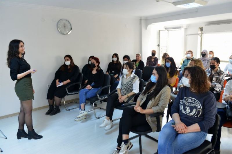 Çiğlili kadınlardan “Bedenimizi Tanıyalım” seminerine büyük ilgi