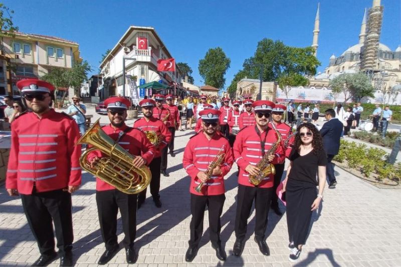 Kocaeli İzmit Belediye Bandosu müzikleriyle  Edirne’deki festivalde tam not aldı