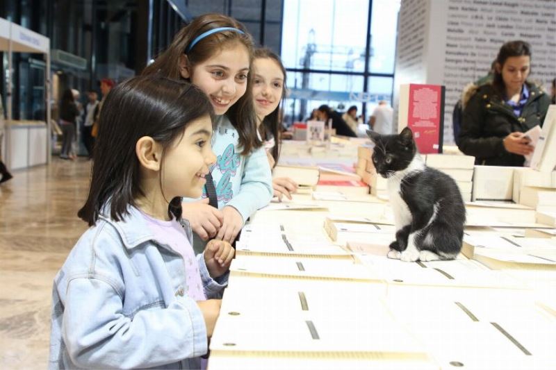  Yeni rekoru Başkan Büyükakın açıkladı;  12. Kocaeli Kitap Fuarına 905 bin 946 ziyaretçi