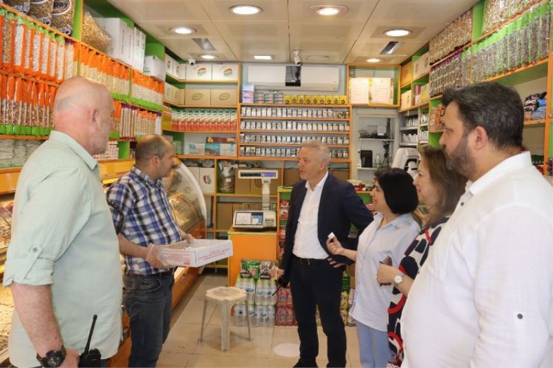 Kocaeli İzmit Belediyesi, İnönü Caddesi’ndeki esnafı dinledi 