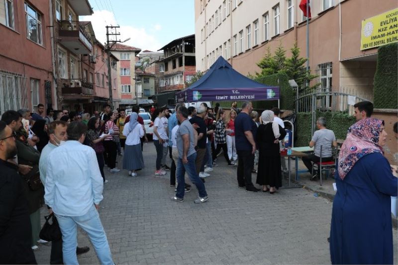 İzmit Belediyesi, öğrenci ve velileri yalnız bırakmadı