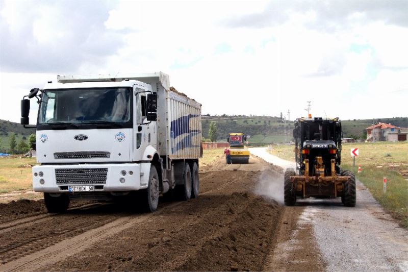 Kayseri Talas kırsalında yollar genişliyor