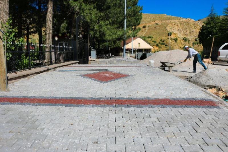 Bitlis’te yollar nakış nakış işleniyor