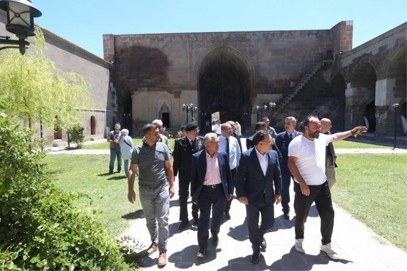 Kayseri protokolünden Karatay Hanı