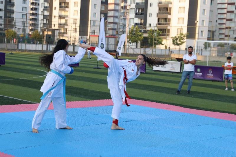 Uyanış Gençlik yeteneklerini sergiledi