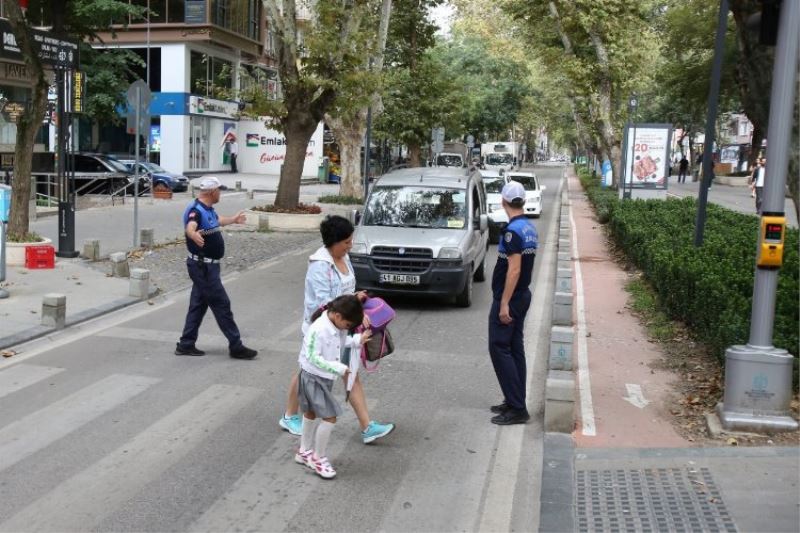 Kocaeli Zabıtası okul önlerinde