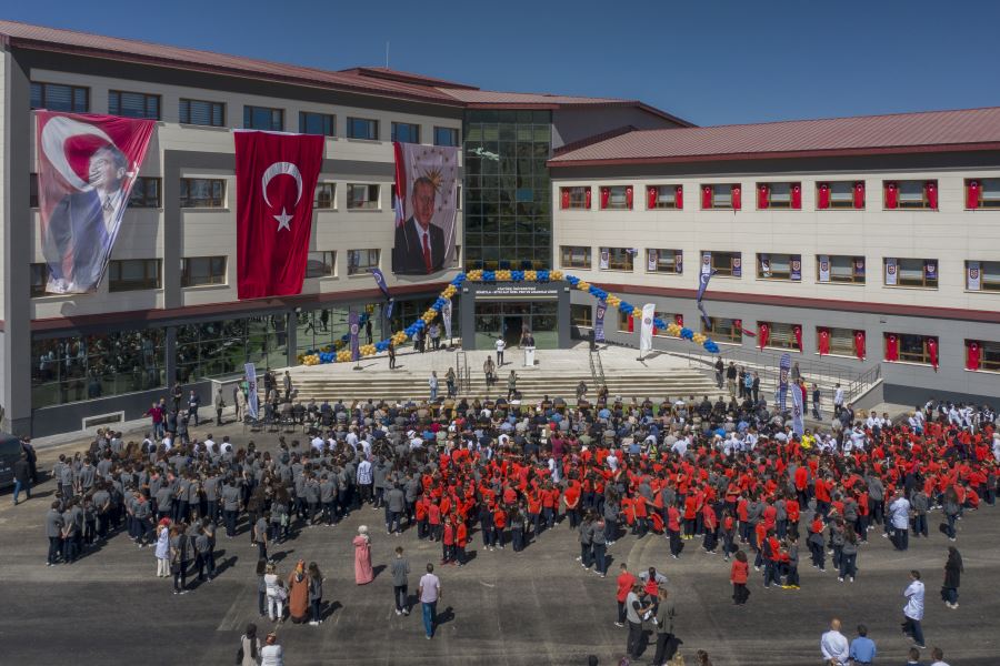 SÜHEYLA-SITKI ALP FEN VE ANADOLU LİSESİNİN AÇILIŞI DÜZENLENEN TÖRENLE GERÇEKLEŞTİ