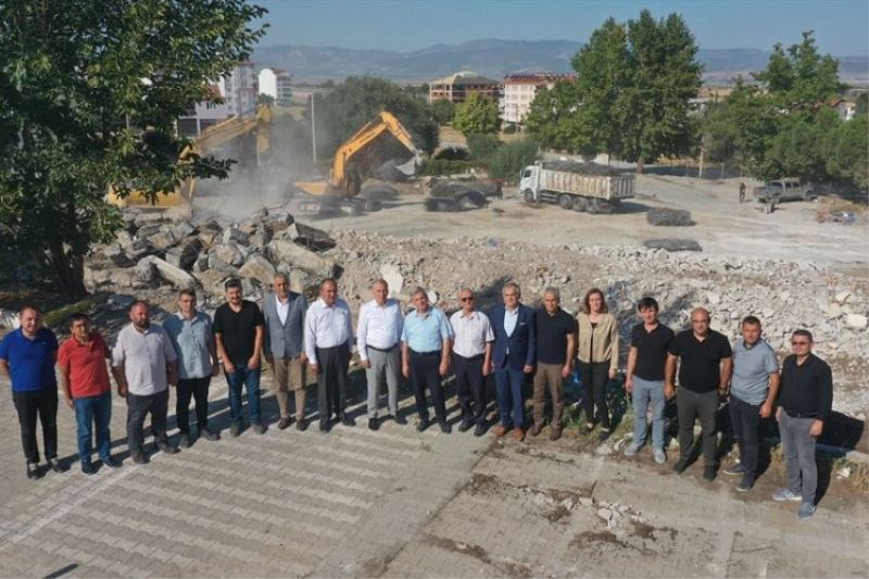 Başkan Zolan, Gençlik ve Kültür Merkezi inşaatını inceledi