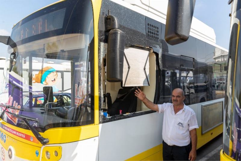 Öfkeli vatandaş otobüs şoförüne böyle saldırdı