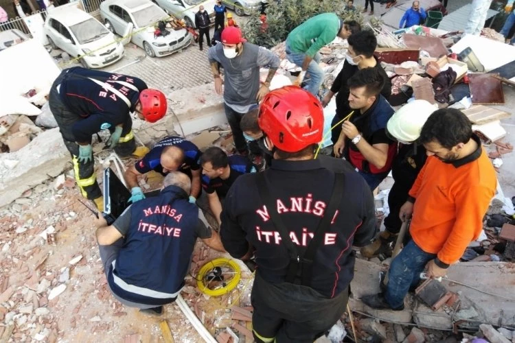 Manisa İtfaiyesi ihtiyaç olan her yerde