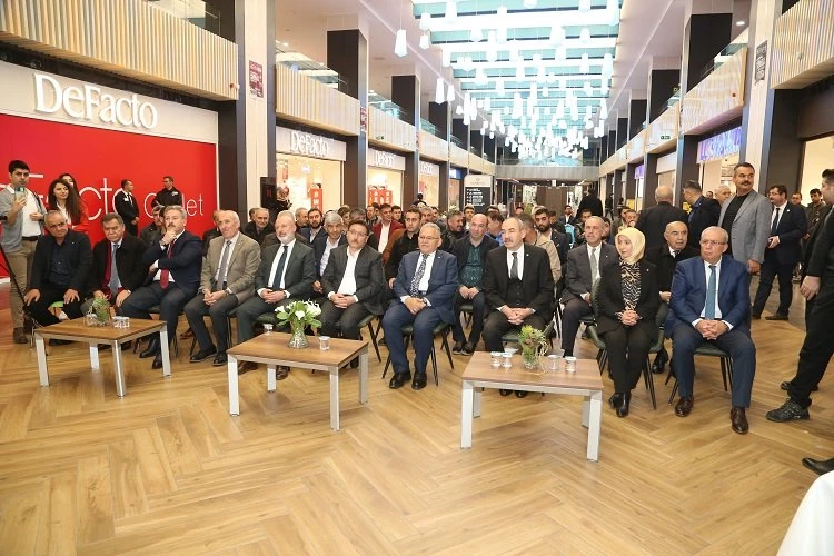 Kayseri protokolü indirim festivaline katıldı