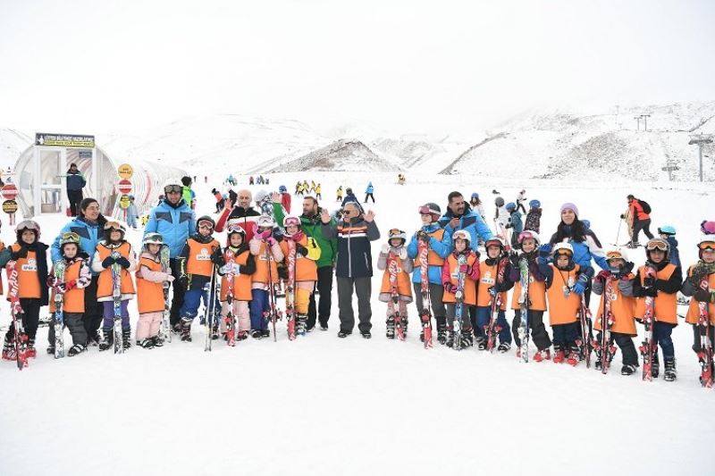 Kayseri Erciyes kayak okulu oldu