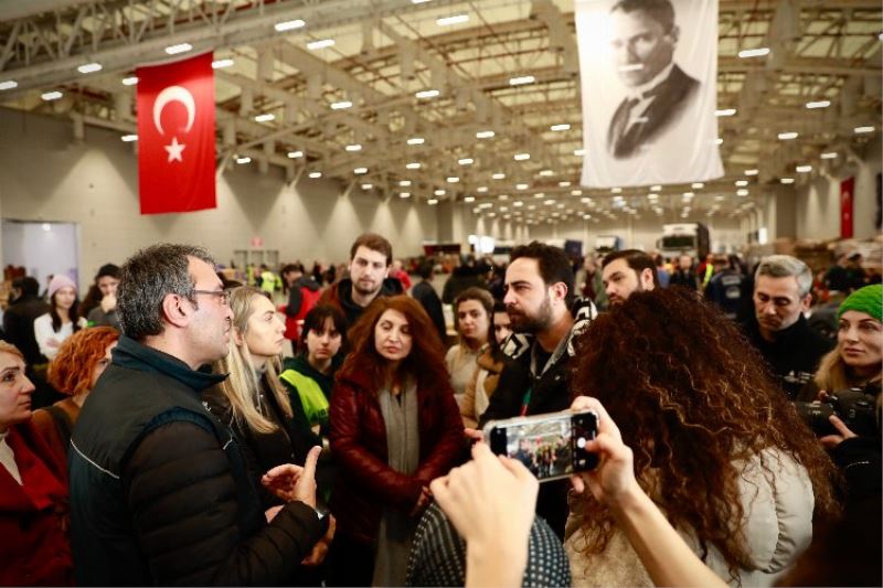 Ünlü oyunculardan depremzedelere destek