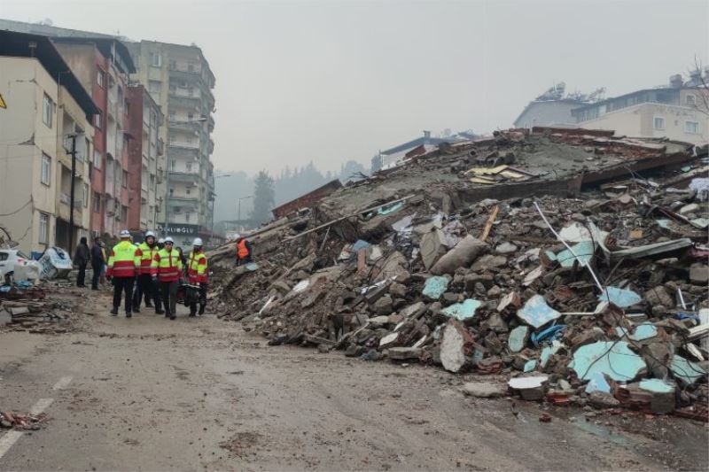 İZBAK afetzedelere yardım için deprem bölgesinde