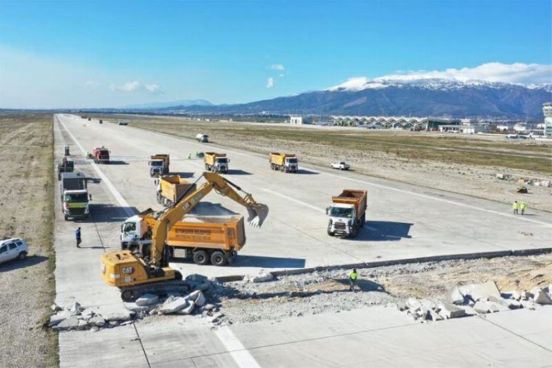 Ankara ekipleri Hatay Havalimanı