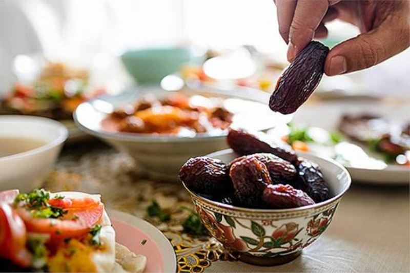 Bu besinler ile oruç tutmak daha rahat olacak!... İftar ve sahur arasında en az 2 litre su