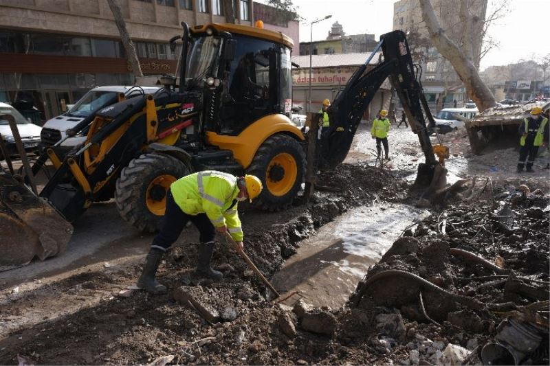 Sakarya afet bölgesinin altyapısında yaraları sarıyor