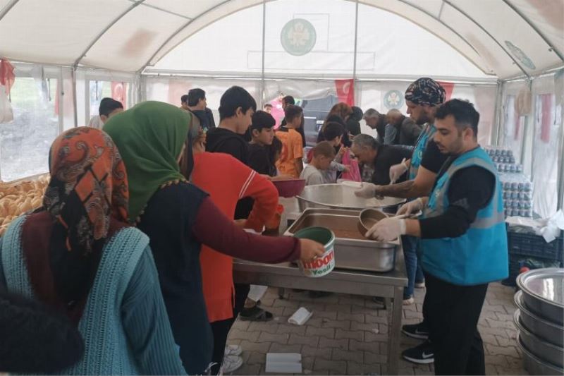 Manisa afetzedeleri sabah-akşam yanında