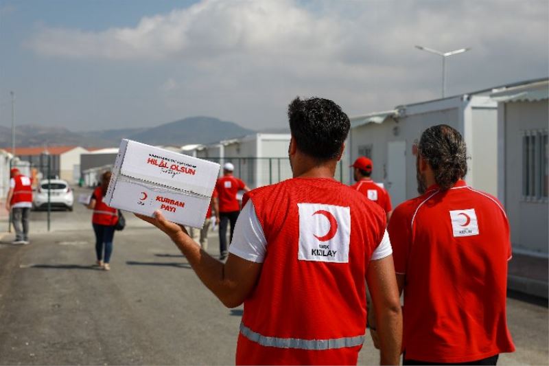 Kızılay 50 tonu depremzedelere ulaştırıyor