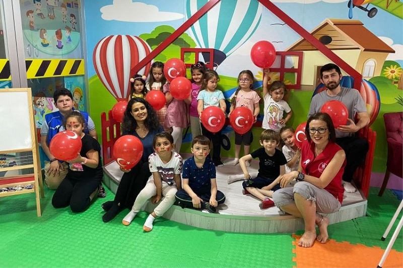 Bilecik Pazaryeri’nde çocuklar boya yaparak eğlendi