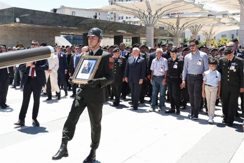 Tank Okul Komutanı Tuğgeneral Kaya