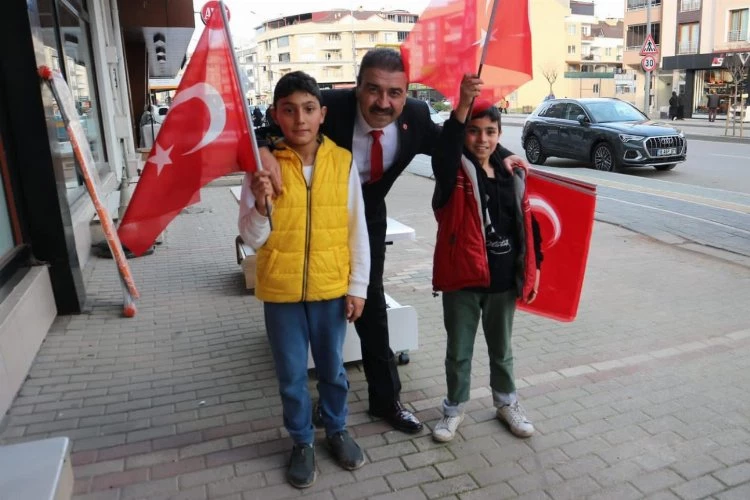 Gürsu’da renkli anlara yol açan bayrak sevdası