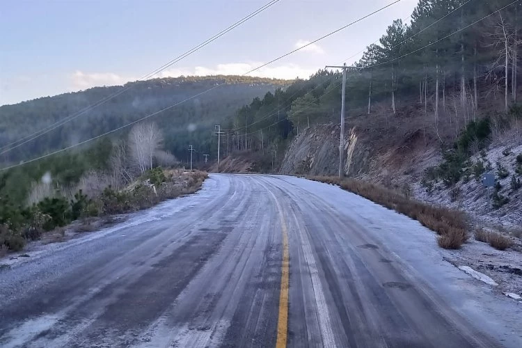 Muğla buzlanmaya karşı tuzladı