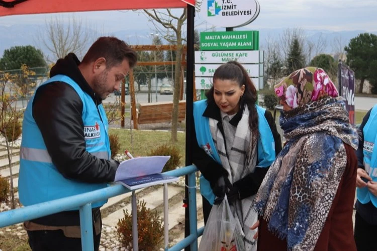 İzmit Belediyesi vatandaşın taleplerini dinliyor