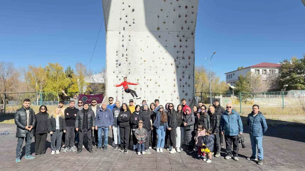 Gençler Cumhuriyet için tırmandı