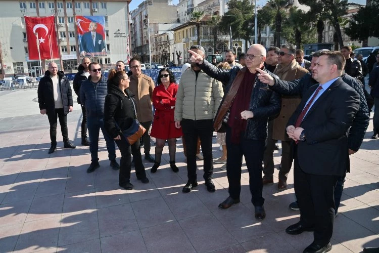 Manisa Cumhuriyet Meydanı’nda hazırlıklar devam ediyor