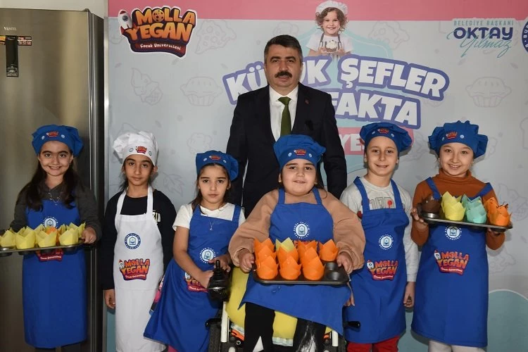 Minikler Başkan Yılmaz ile mutfakta