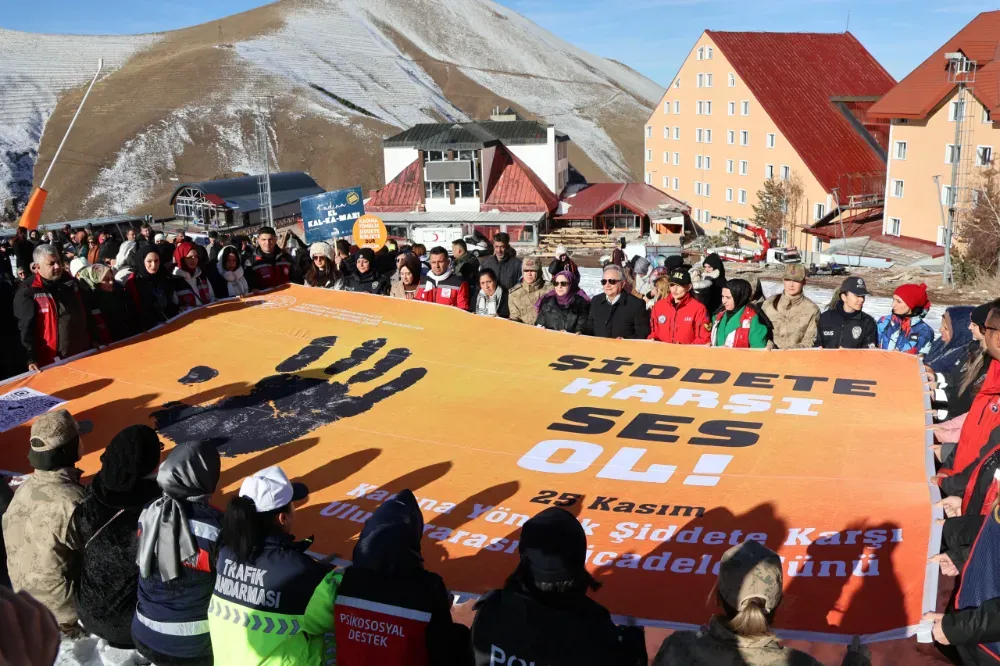Erzurum’da “Şiddete Karşı Tek Yürek” Yürüyüşü Düzenlendi